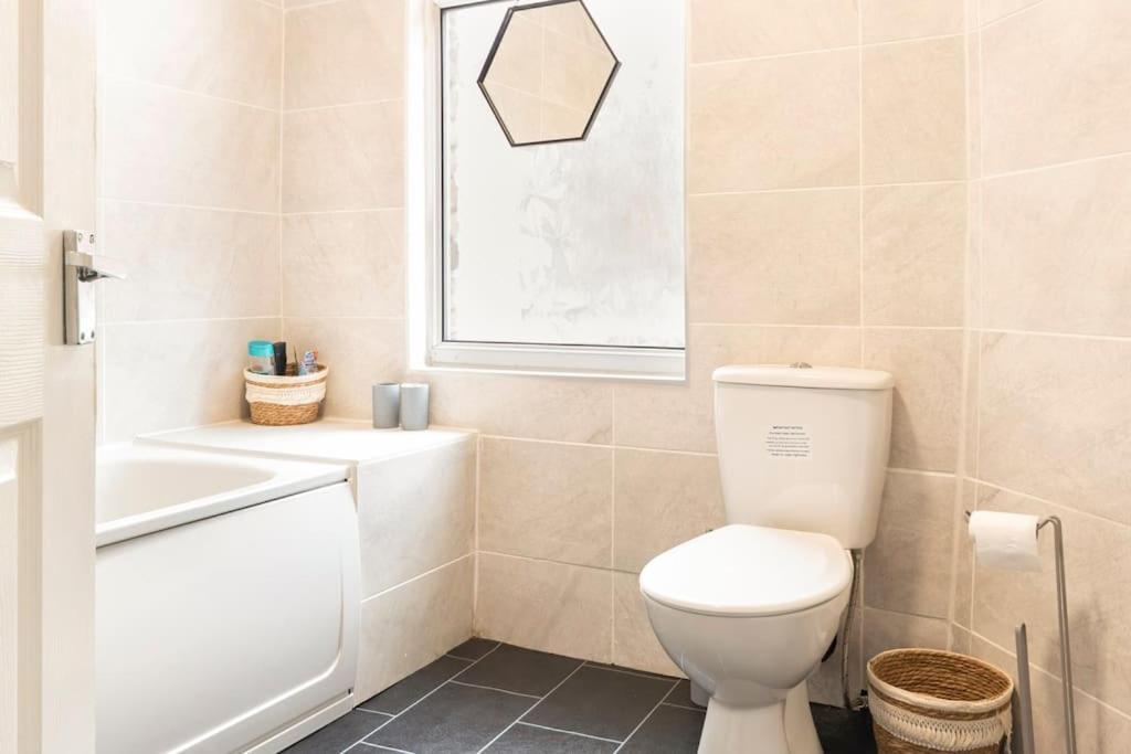3-Bedroom Home In Liverpool L15 With Free Parking Εξωτερικό φωτογραφία